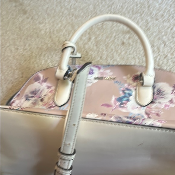 Chic Pink and White Satchel with Elegant Design